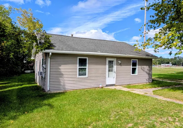 Photo 1 of Single family home for sale at 233 N Mackinaw Rd, Au Gres, MI 48703 | MLS# 77080074267 | Listing updated on 2026-10-20