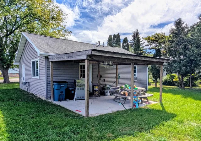 Photo 3 of Single family home for sale at 233 N Mackinaw Rd, Au Gres, MI 48703 | MLS# 77080074267 | Listing updated on 2026-10-20