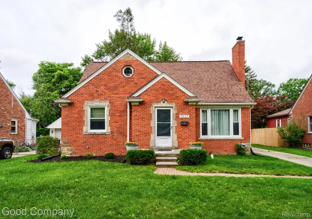 Photo 1 of Single family home for sale at 1921 Mcdonald Ave, Royal Oak, MI 48073 | MLS# 20261080790 | Listing updated on 2026-10-07