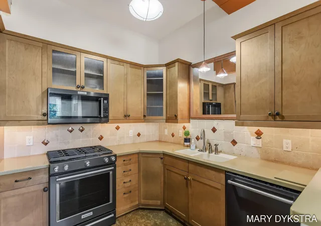 Photo 3 of Condo for sale at 29 E 6th Street #206, Holland, MI 49423 | MLS# 71026053130 | Listing updated on 2026-10-07
