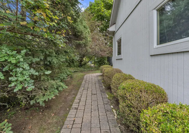 Photo 3 of Single family home for sale at 2140 Independence Blvd, Ann Arbor, MI 48104 | MLS# 81026053133 | Listing updated on 2026-10-12