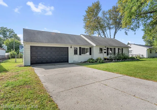 Photo 2 of Single family home for sale at 32141 Donnelly St, Garden City, MI 48135 | MLS# 20261080793 | Listing updated on 2026-10-10