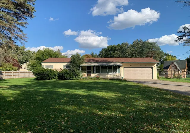 Photo 1 of Sale Pending at 5224 N Mckinley Rd, Flushing, MI 48433 | MLS# 20261080794 | Listing updated on 2026-10-21