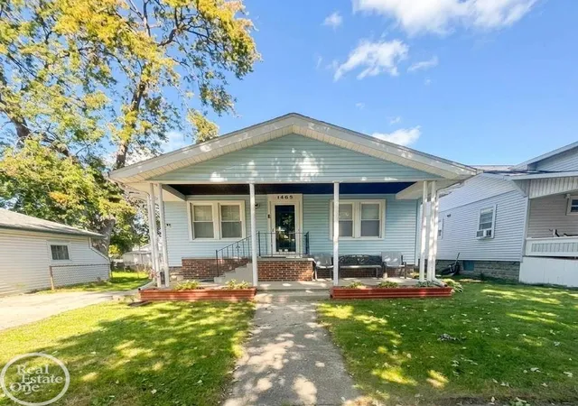 Photo 1 of Single family home for sale at 1425 Carleton St, Port Huron, MI 48060 | MLS# 58050223965 | Listing updated on 2026-10-09