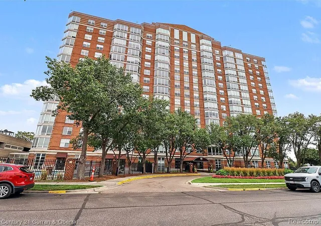 Photo 2 of Condo for sale at 250 E Harbortown Dr #307, Detroit, MI 48207 | MLS# 20261080800 | Listing updated on 2026-10-10