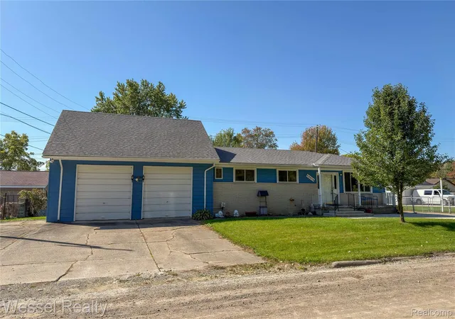 Photo 3 of Single family home for sale at 28210 Vandy St, Harrison Township, MI 48045 | MLS# 20261080804 | Listing updated on 2026-10-10