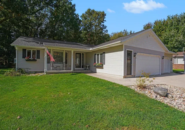 Photo 3 of Single family home for sale at 14314 Sunview Dr, Holland, MI 49424 | MLS# 71026053141 | Listing updated on 2026-10-12