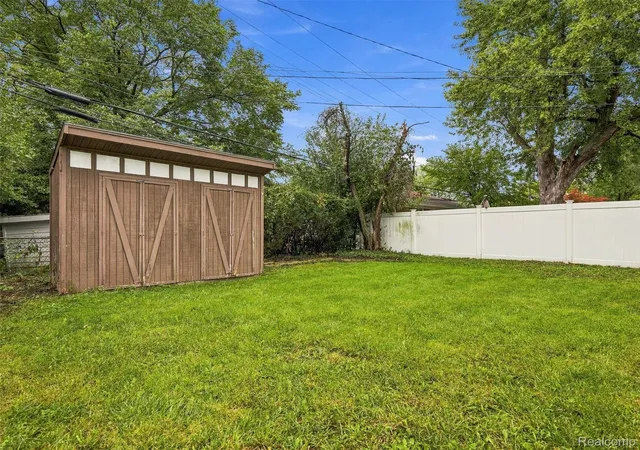 Photo 2 of Single family home for sale at 13031 Oak Park Blvd S, Oak Park, MI 48237 | MLS# 20261080808 | Listing updated on 2026-10-19