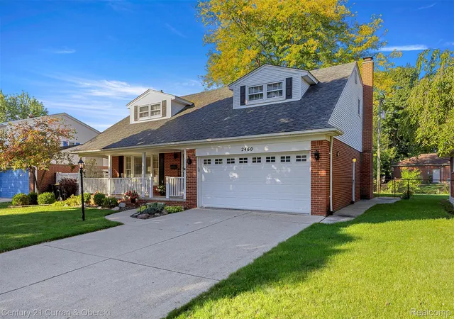Photo 3 of Single family home for sale at 2460 Cambridge St, Trenton, MI 48183 | MLS# 20261080809 | Listing updated on 2026-10-19