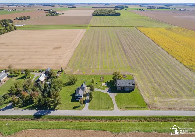Photo 2 of Single family home for sale at 12291 Thompson Hwy, Blissfield, MI 49228 | MLS# 57050223972 | Listing updated on 2026-10-19