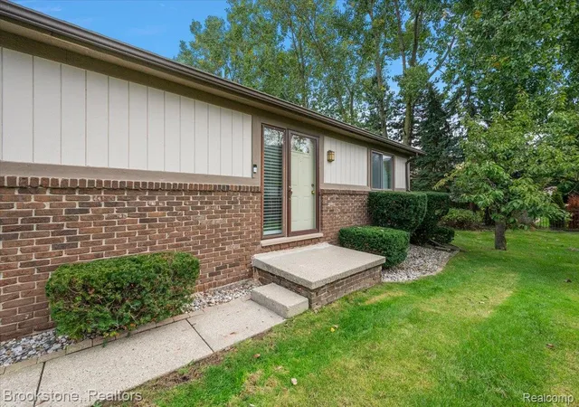 Photo 3 of Condo for sale at 20470 Longwood Dr, Clinton Township, MI 48038 | MLS# 20261080821 | Listing updated on 2026-10-10