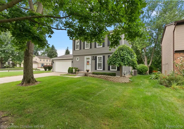 Photo 3 of Single family home for sale at 1696 Dancer Dr, Rochester Hills, MI 48307 | MLS# 20261080825 | Listing updated on 2026-10-13