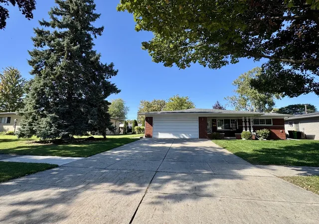 Photo 3 of Single family home for sale at 33535 Shelley Lynne Dr, Sterling Heights, MI 48312 | MLS# 58050223975 | Listing updated on 2026-10-12