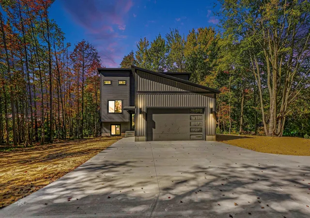 Photo 1 of Single family home for sale at 3803 S Brooks Rd, Muskegon, MI 49444 | MLS# 71026053159 | Listing updated on 2026-10-14
