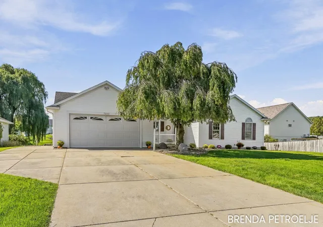Photo 1 of Sale Pending at 7043 Maplelawn Dr, Hudsonville, MI 49426 | MLS# 71026053161 | Listing updated on 2026-10-12