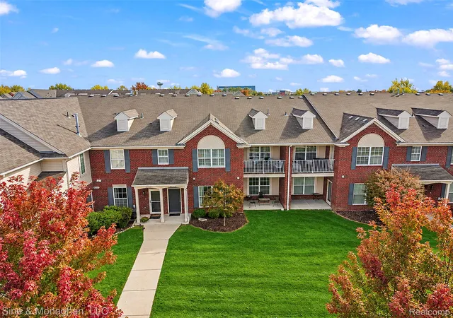 Photo 1 of Condo for sale at 29782 Fox Run Cir, Warren, MI 48092 | MLS# 20261080864 | Listing updated on 2026-10-14