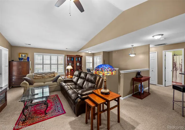 Listing Photo 4 - Condo for sale in building located at 29782 Fox Run Cir, Warren, MI 48092