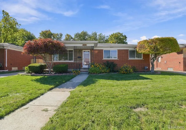 Photo 2 of Single family home for sale at 28359 Los Olas Dr, Warren, MI 48093 | MLS# 20261080863 | Listing updated on 2026-10-10