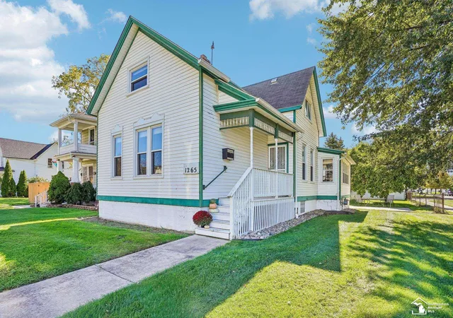 Photo 2 of Single family home for sale at 1265 Elm St, Wyandotte, MI 48192 | MLS# 57050223988 | Listing updated on 2026-10-15