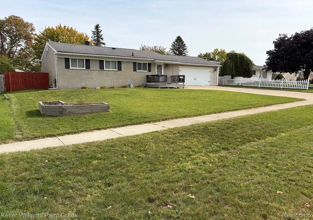 Photo 3 of Single family home for sale at 1373 Athlone St, Oxford, MI 48371 | MLS# 20261080878 | Listing updated on 2026-10-12