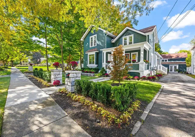 Photo 2 of Single family home for sale at 210 College St, Holly, MI 48442 | MLS# 20261080898 | Listing updated on 2026-10-21