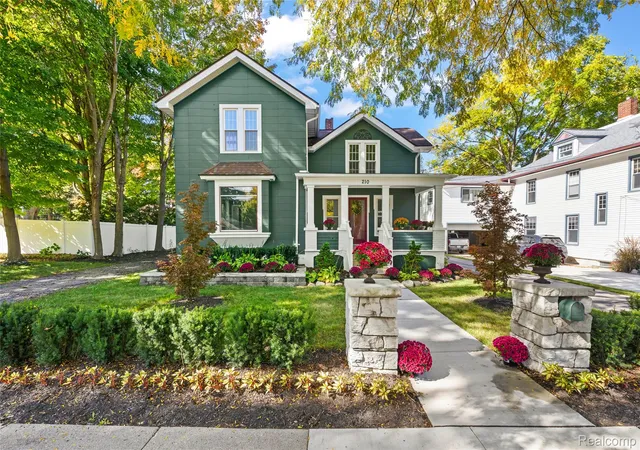 Photo 3 of Single family home for sale at 210 College St, Holly, MI 48442 | MLS# 20261080898 | Listing updated on 2026-10-21