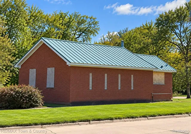 Photo 1 of Sale Pending at 5078 M L King Ave, Flint, MI 48505 | MLS# 20261080902 | Listing updated on 2026-10-28