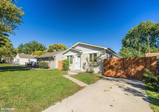 Photo 2 of Single family home for sale at 28556 Wexford Dr, Warren, MI 48092 | MLS# 58050223998 | Listing updated on 2026-10-21