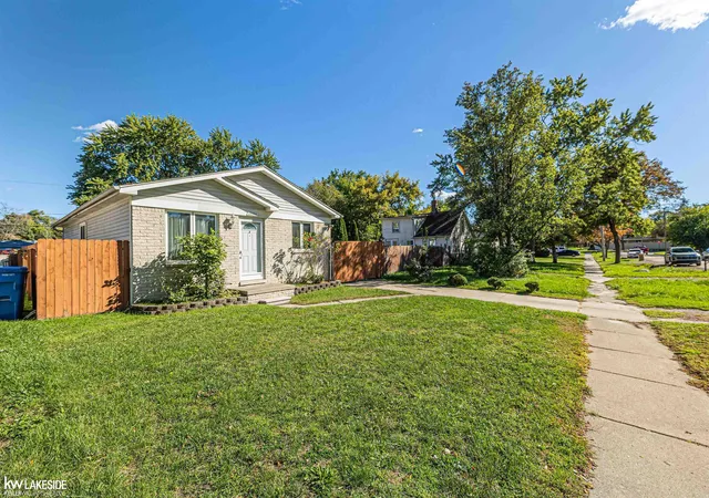 Photo 26 of Single family home for sale at 28556 Wexford Dr, Warren, MI 48092 | MLS# 58050223998 | Listing updated on 2026-10-21