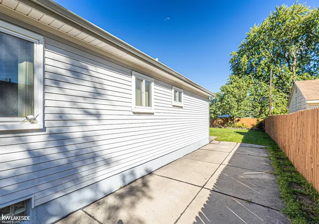 Photo 3 of Single family home for sale at 28556 Wexford Dr, Warren, MI 48092 | MLS# 58050223998 | Listing updated on 2026-10-21