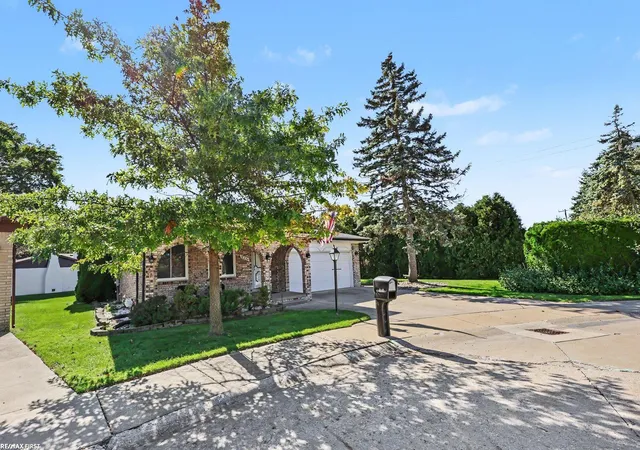 Photo 3 of Condo for sale at 16306 E Hill Dr, Macomb, MI 48044 | MLS# 58050224000 | Listing updated on 2026-10-15