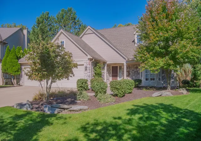 Photo 1 of Single family home for sale at 1083 Chestnut Ln, South Lyon, MI 48178 | MLS# 81026053191 | Listing updated on 2026-10-07