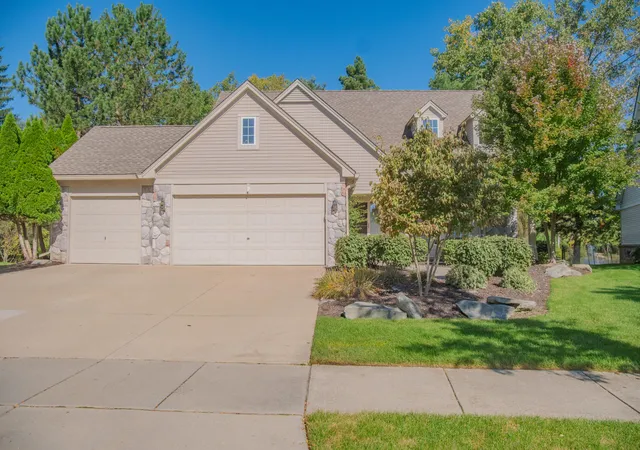 Photo 2 of Single family home for sale at 1083 Chestnut Ln, South Lyon, MI 48178 | MLS# 81026053191 | Listing updated on 2026-10-07