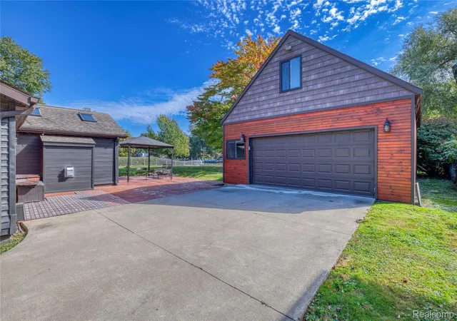 Photo 2 of Single family home for sale at 25800 N North River Rd, Harrison Township, MI 48045 | MLS# 20261080918 | Listing updated on 2026-10-10