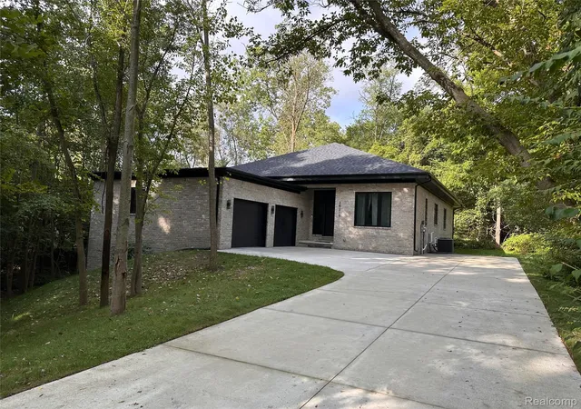 Photo 1 of Single family home for sale at 28219 Westbrook Ct, Farmington Hills, MI 48334 | MLS# 20261080923 | Listing updated on 2026-10-07