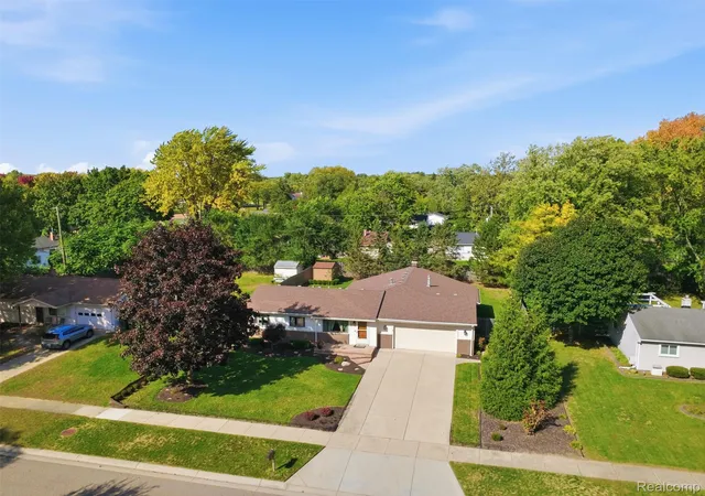 Photo 2 of Single family home for sale at 1087 Collingwood Dr, Rochester Hills, MI 48307 | MLS# 20261080927 | Listing updated on 2026-10-17