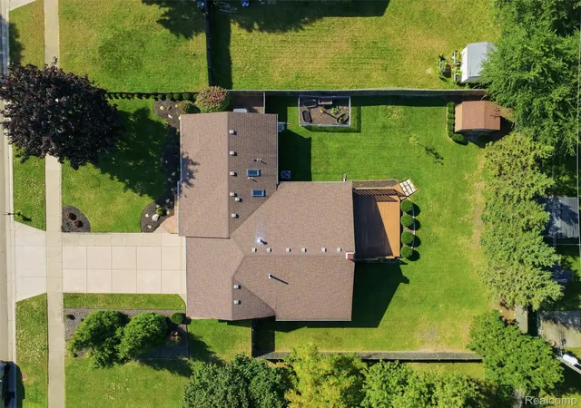 Photo 3 of Single family home for sale at 1087 Collingwood Dr, Rochester Hills, MI 48307 | MLS# 20261080927 | Listing updated on 2026-10-17