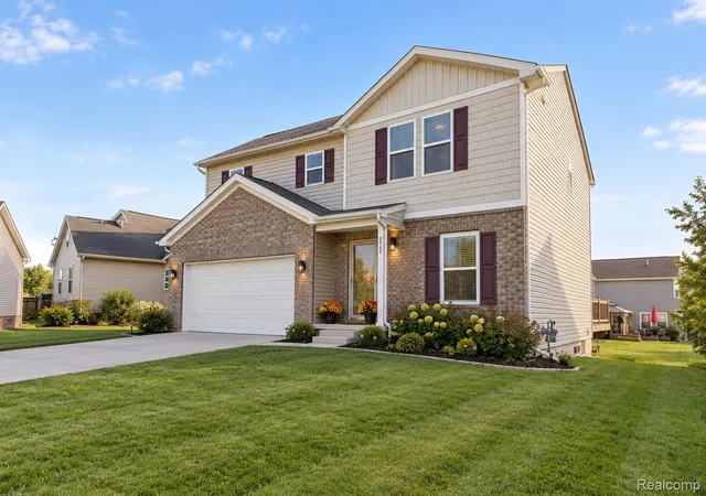 Photo 3 of Single family home for sale at 322 Shari St, Pontiac, MI 48341 | MLS# 20261080930 | Listing updated on 2026-10-10