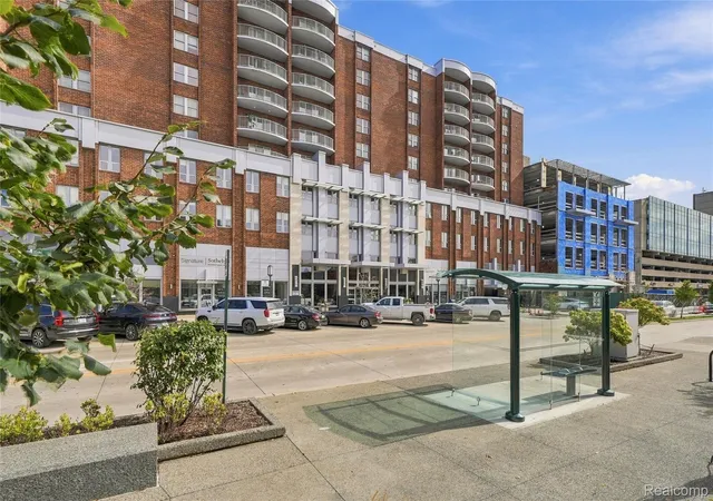 Listing Photo 5 - Condo for sale in building located at 411 S Old Woodward Ave, Birmingham, MI 48009 - Unit #813