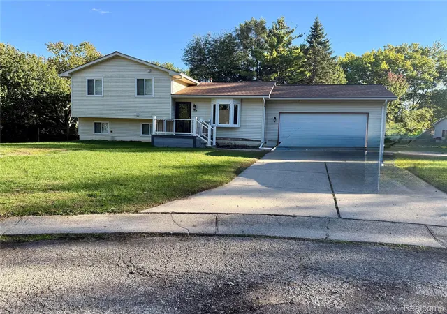 Photo 1 of Single family home for sale at 2028 Pauls Way, Commerce Township, MI 48390 | MLS# 20261080942 | Listing updated on 2026-10-09