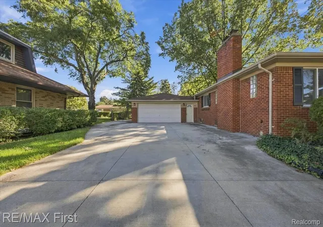 Photo 3 of Single family home for sale at 30640 Lorraine Ave, Warren, MI 48093 | MLS# 20261080943 | Listing updated on 2026-10-08