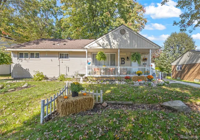 Photo 1 of Single family home for sale at 33718 Barrington St, Westland, MI 48186 | MLS# 20261080945 | Listing updated on 2026-10-08