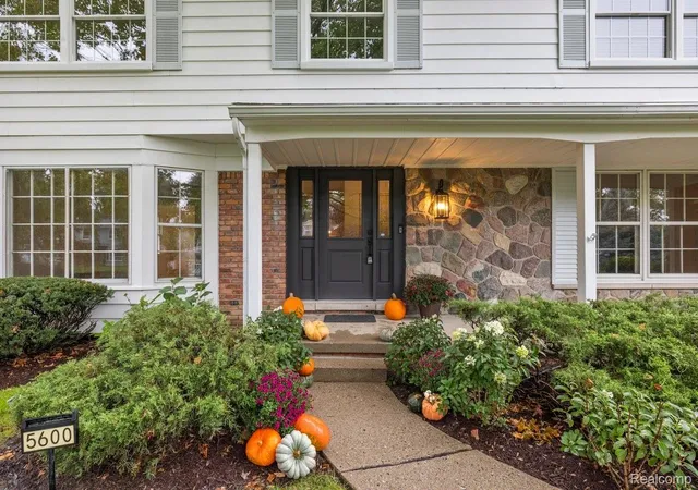 Photo 2 of Single family home for sale at 5600 Woodwind Dr, Bloomfield Hills, MI 48301 | MLS# 20261080949 | Listing updated on 2026-10-21