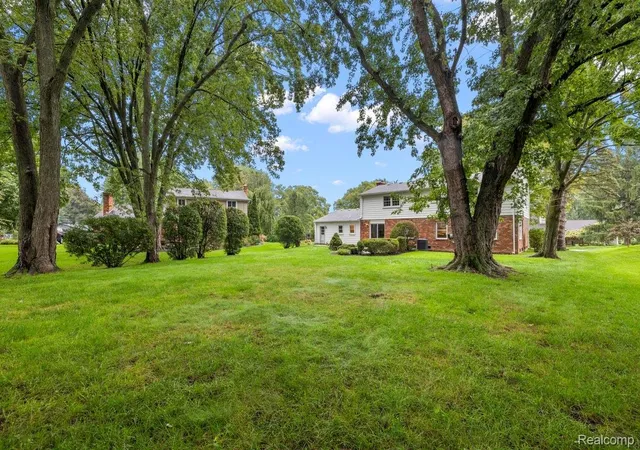 Photo 3 of Single family home for sale at 5600 Woodwind Dr, Bloomfield Hills, MI 48301 | MLS# 20261080949 | Listing updated on 2026-10-21