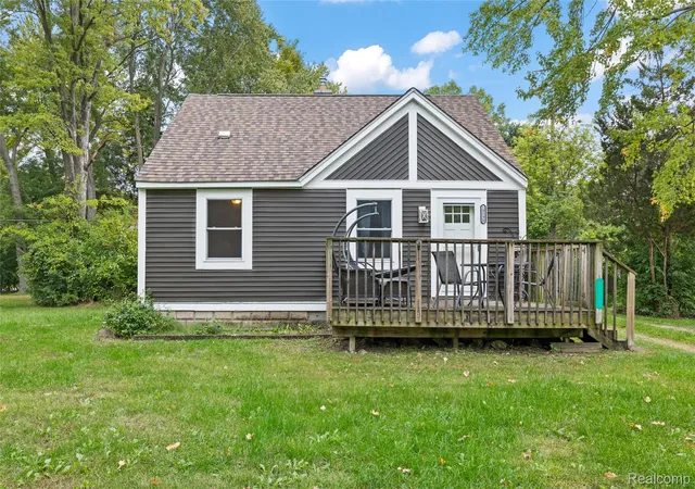 Photo 1 of Single family home for sale at 19590 Parkville St, Livonia, MI 48152 | MLS# 20261080952 | Listing updated on 2026-10-09