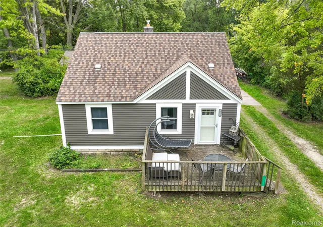 Photo 3 of Single family home for sale at 19590 Parkville St, Livonia, MI 48152 | MLS# 20261080952 | Listing updated on 2026-10-09