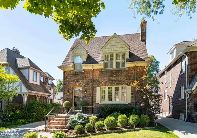 Photo 1 of Single family home for sale at 223 Mckinley Ave, Grosse Pointe Farms, MI 48236 | MLS# 58050224014 | Listing updated on 2026-10-08