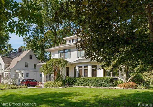 Photo 3 of Single family home for sale at 18 Kenberton Dr, Pleasant Ridge, MI 48069 | MLS# 20261080961 | Listing updated on 2026-10-09