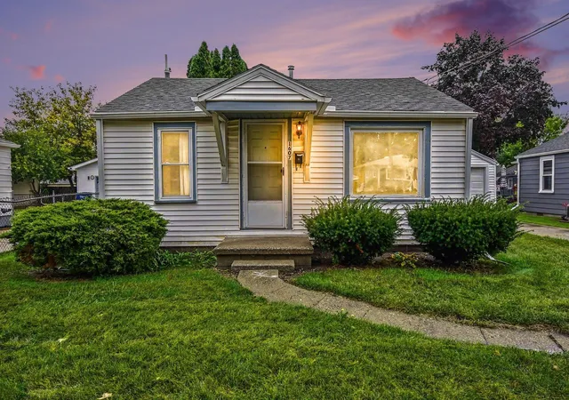 Photo 1 of Single family home for sale at 1607 S Farragut St, Bay City, MI 48708 | MLS# 5050224017 | Listing updated on 2026-10-10