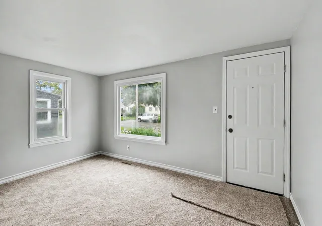 Photo 3 of Single family home for sale at 1607 S Farragut St, Bay City, MI 48708 | MLS# 5050224017 | Listing updated on 2026-10-10